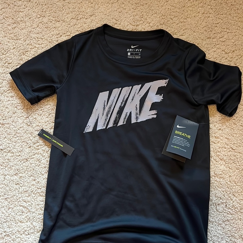 New with tags, nike dry fit t-shirt